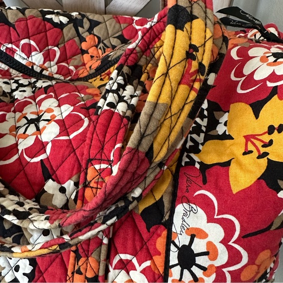 NWOT Vera Bradley Large Traveler Duffle Bag - Bittersweet Pattern   *RETIRED* - Picture 4 of 9